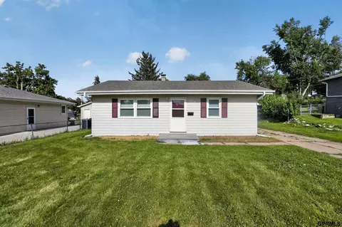 4137 N 62nd St, Omaha, NE 68104
