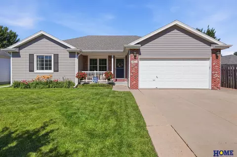 4911 NW 10 St, Lincoln, NE 68521