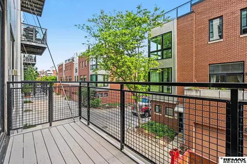 1027 Marcy Plz #202, Omaha, NE 68108