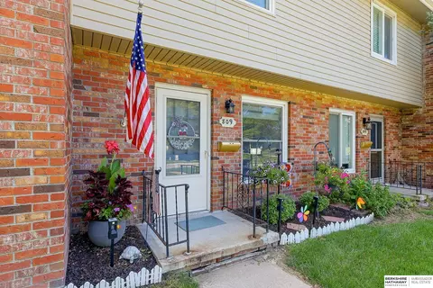 809 N 122nd St, Omaha, NE 68154