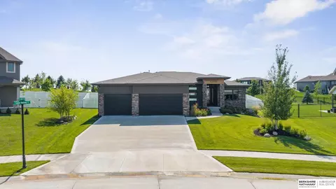 10514 S 103rd St, Papillion, NE 68046