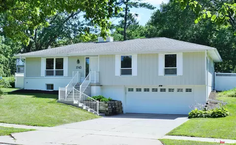 1743 Oakdale Ave, Lincoln, NE 68506
