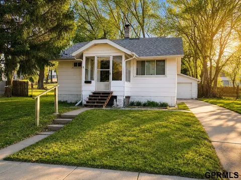 3920 N 70 Cir, Omaha, NE 68104