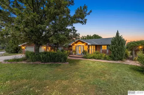 614 N 17th St, Tekamah, NE 68061