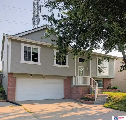 7602 Howell St, Omaha, NE 68122