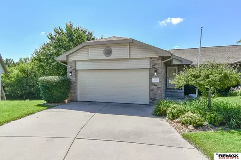 5755 Shadow Pines Ct, Lincoln, NE 68516
