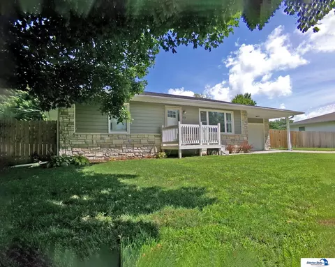 1718 Jefferson St, Beatrice, NE 68310 photo 2