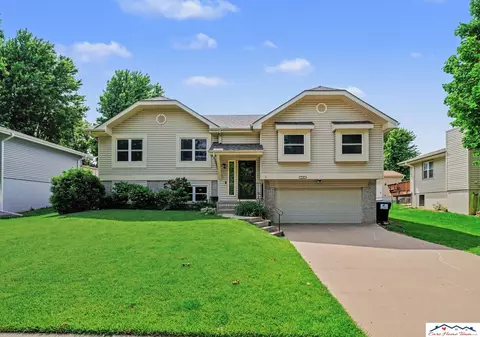 7728 S 70th St, La Vista, NE 68128