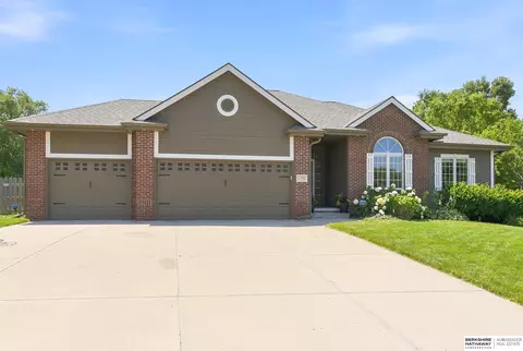 17321 Spencer St, Omaha, NE 68116