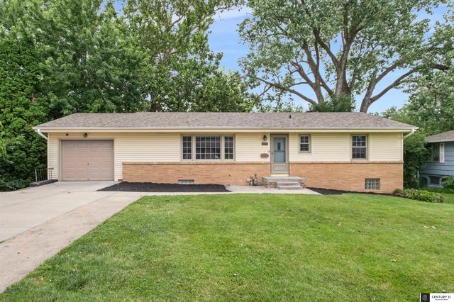 1210 Hillcrest Dr, Bellevue, NE 68005