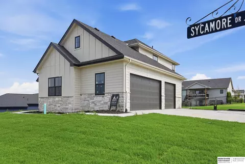 19031 Sycamore Dr, Gretna, NE 68028