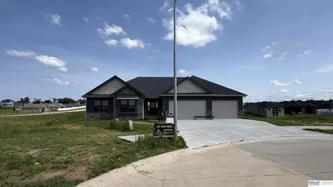 21854 Amber Cir, Gretna, NE 68028