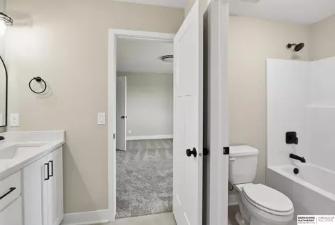 Bath - 16624 Abigail St, Bennington, NE 68007 photo 4 of 8