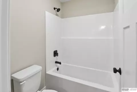 Bath - 16624 Abigail St, Bennington, NE 68007 photo 5 of 8