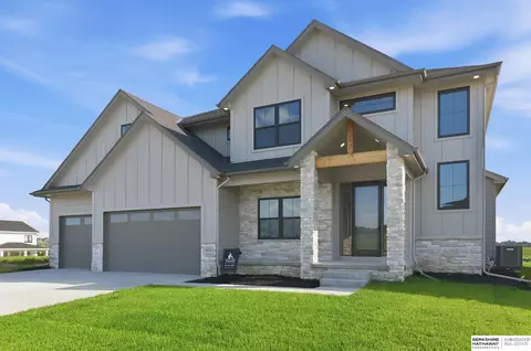 Exterior - 16624 Abigail St, Bennington, NE 68007 photo 2 of 4