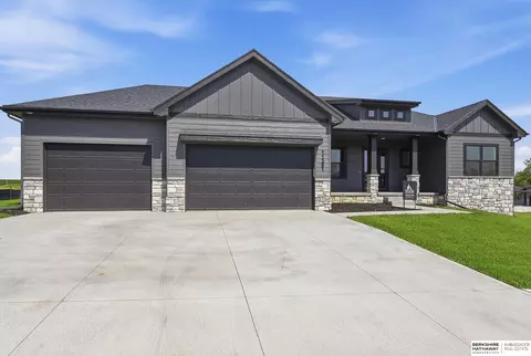 11361 S 185th Ave, Gretna, NE 68028