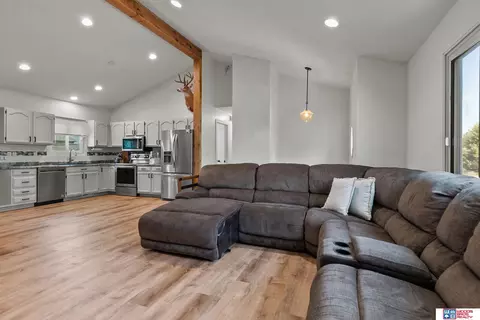 10541 N 136th St, Waverly, NE 68462