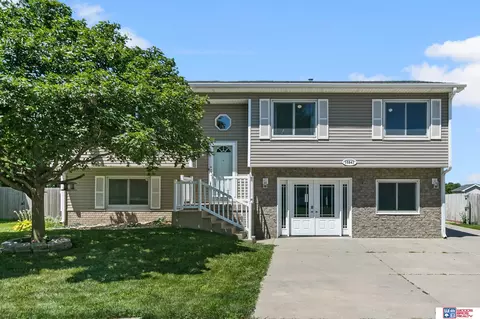 10541 N 136th St, Waverly, NE 68462