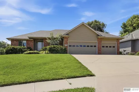 15655 Taylor St, Omaha, NE 68116