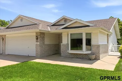 105 E Deer Ln, Plattsmouth, NE 68048