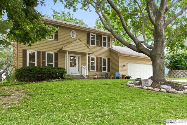 825 Valentine Ln, Papillion, NE 68046