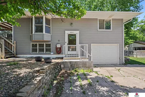 4841 Goldenrod Ln, Lincoln, NE 68512