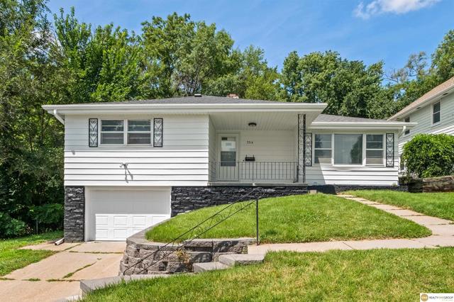 7214 N Ridge Dr, Omaha, NE 68112