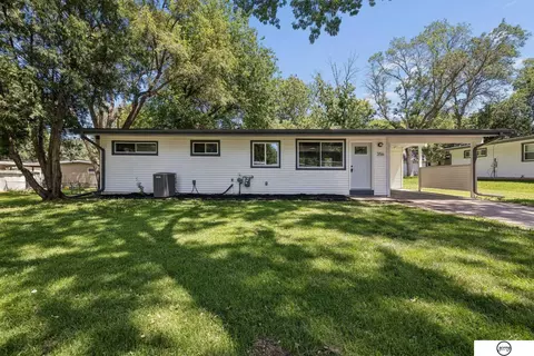 356 Prestwick Rd, Lincoln, NE 68505