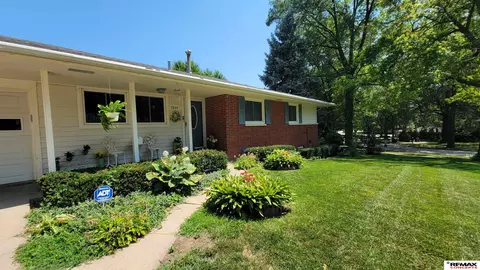 1940 E Bermuda Dr, Lincoln, NE 68506