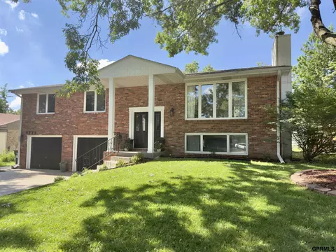 4723 Kirkwood Dr, Lincoln, NE 68516
