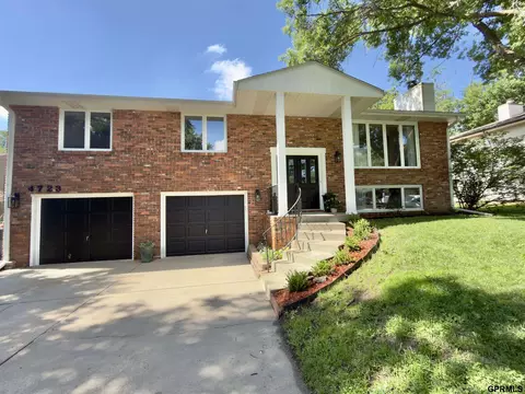 4723 Kirkwood Dr, Lincoln, NE 68516