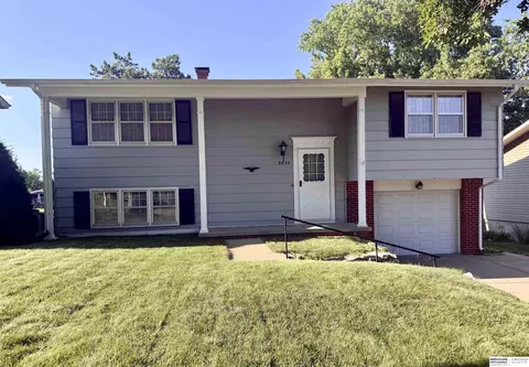 9634 Sahler St, Omaha, NE 68134