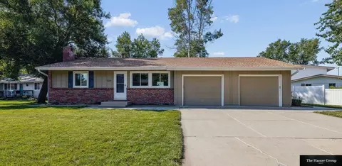 824 Manes Ct, Lincoln, NE 68505