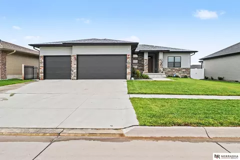 7641 Kallum Dr, Lincoln, NE 68516