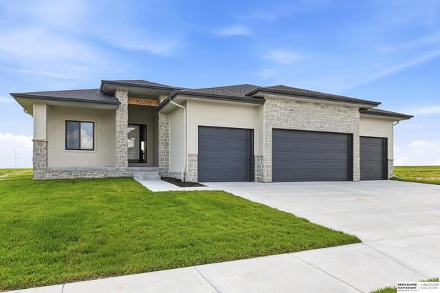 10316 S 212th St, Gretna, NE 68028