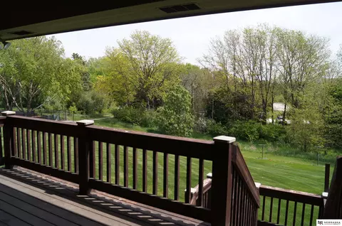 16303 Woodland Dr, Omaha, NE 68136