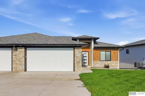 1169 Sandhill Rd, Louisville, NE 68037