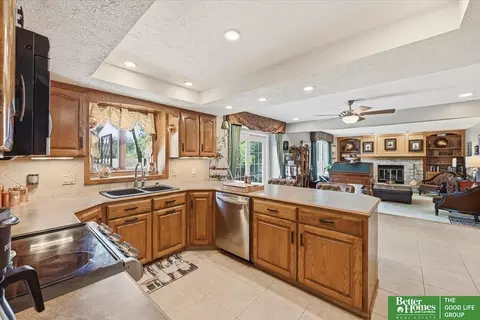 4314 Amos Gates Dr, Bellevue, NE 68123