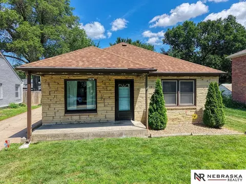 1926 S Cotner Blvd, Lincoln, NE 68506