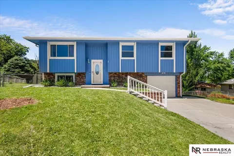 7704 Birch Ct, La Vista, NE 68128