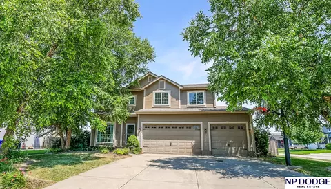 1709 Diane St, Papillion, NE 68046