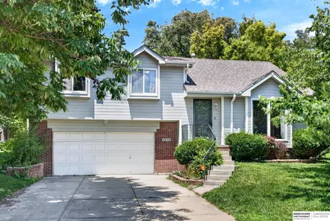 2606 Blackhawk Dr, Bellevue, NE 68123