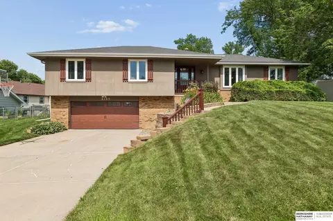 2127 Mayfair Dr, Omaha, NE 68144