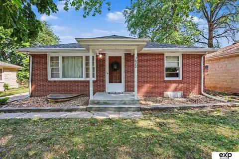 3672 X St, Lincoln, NE 68503