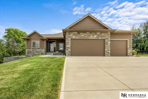 1511 Beaver Lake Blvd, Plattsmouth, NE 68048