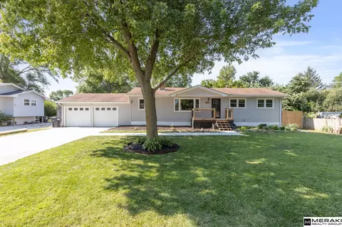 8315 Nicholas St, Omaha, NE 68114