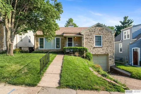 6335 William St, Omaha, NE 68106