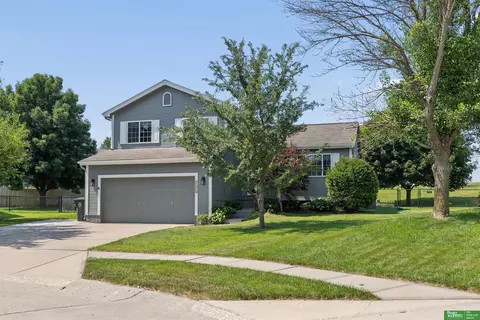 20919 Maple Cir, Gretna, NE 68028