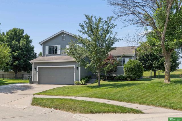 20919 Maple Cir, Gretna, NE 68028