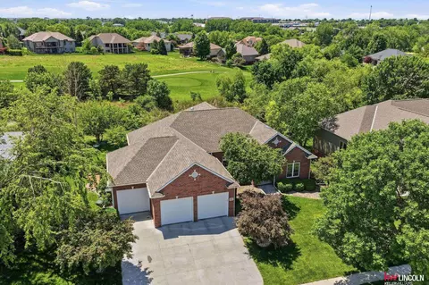 8601 Augusta Dr, Lincoln, NE 68526